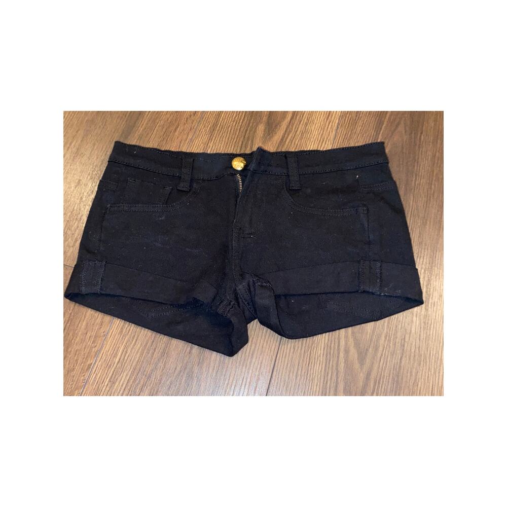 UrbanVibe Black Shorts Size 3 Low Rise Cuffed Casual Women’s